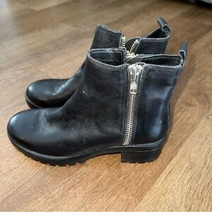 Urban Outfitters‎ UO Women's Zip-Up Black Ankle Booties Boots 9